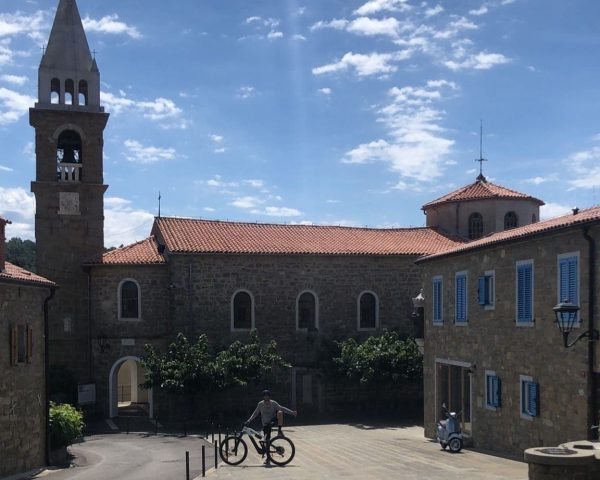 Koštabona - Bora Experience - Vodene kolesarske ture / Guided e-bikes tours Izola