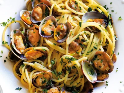 Testenine s školjkami, Istrska kulinarika, morska hrana / Pasta with mussels, Istrian cuisine, seafood